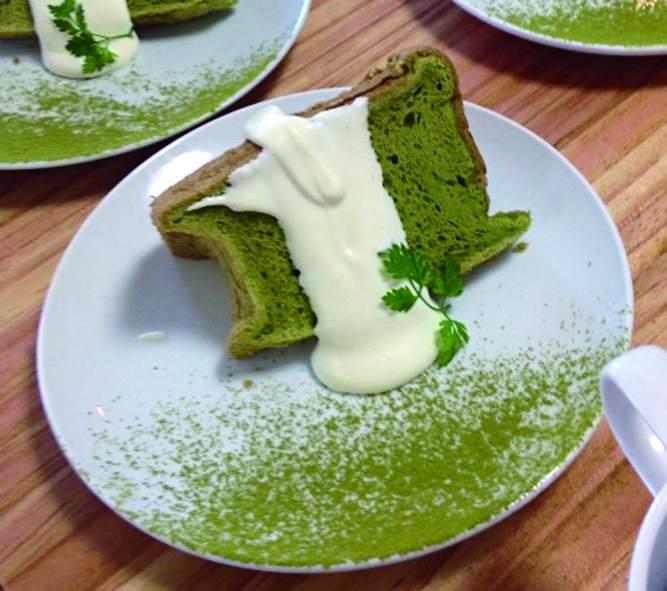 【桑の葉パウダー入りパウンドケーキ】緑色が美しいパウンドケーキ